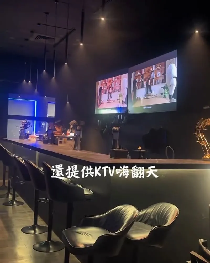 ALLEY 巷亭沙鹿黑色系吧台與 KTV 空間